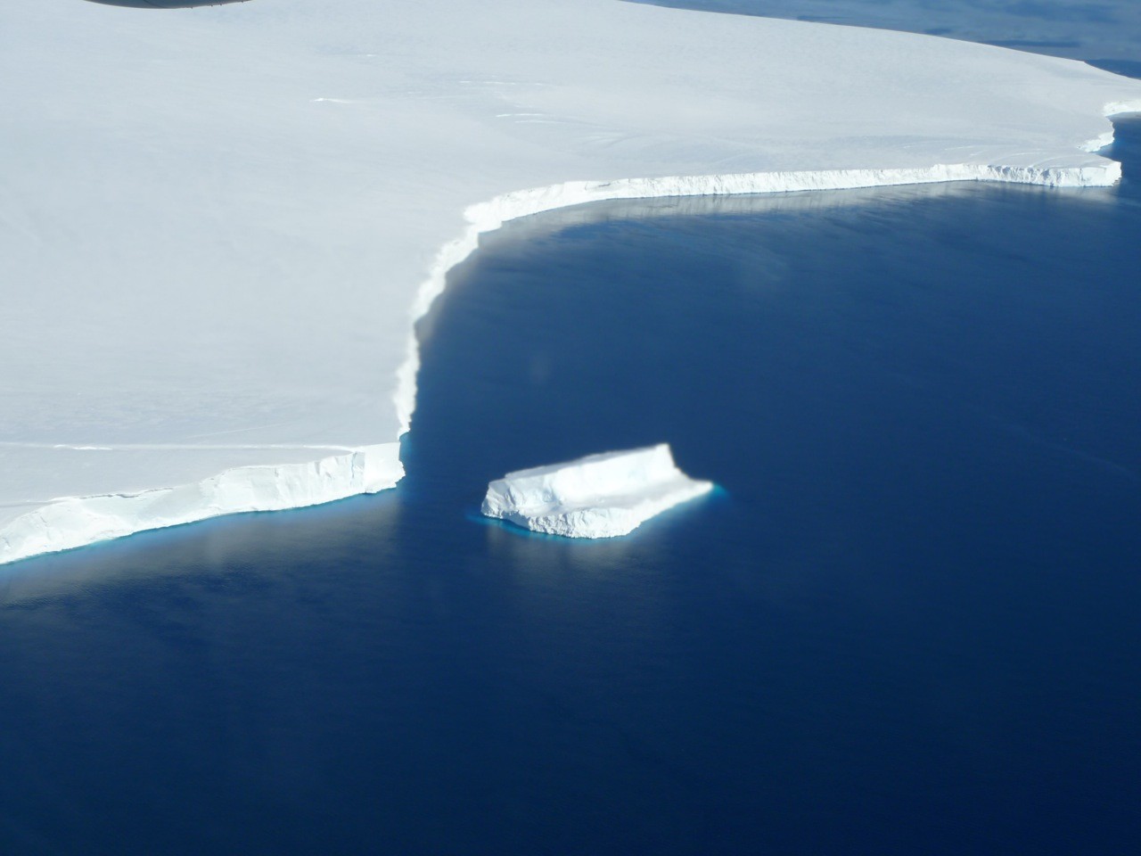 Ice shelf along the western side of the Antarctic Peninsula. Photo: Kirsty Tinto
