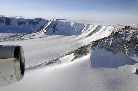 Shackleton Ridge bordering the Recovery Ice Stream in East Antarctica. Photo: Michael Studinger (NASA)
