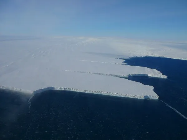 The floating ice tongue of the Pine Island Glacier, Antarctica. Photo: Mike Wolovick (LDEO)
