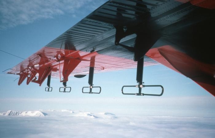 Radar antennae attached to wing of Twin Otter. Photo: British Antarctic Survey Radar antennae attached to wing of aircraft. Photo: British Antarctic Survey