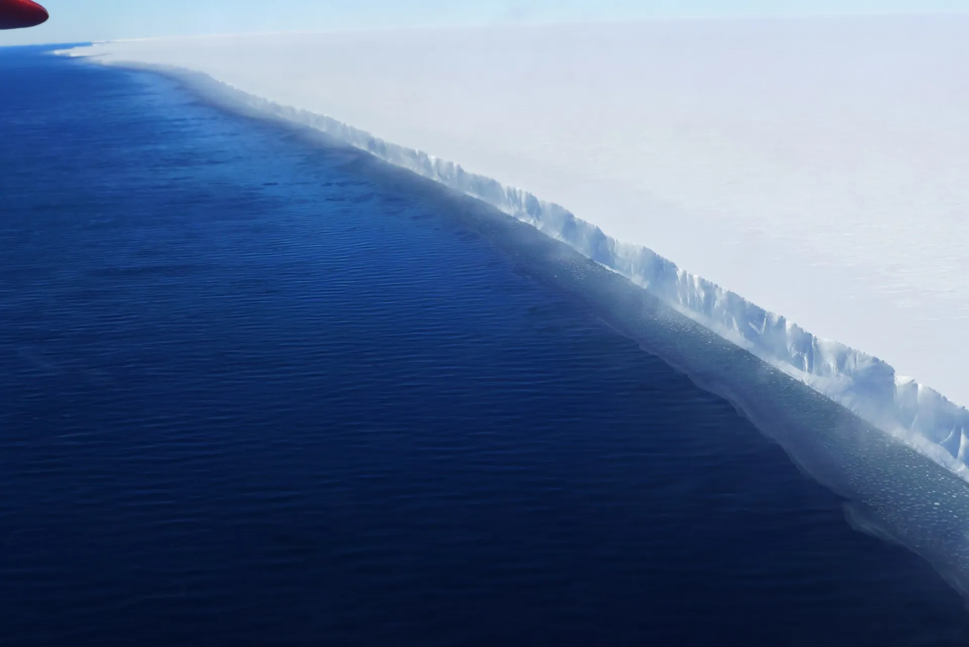 Front of the Ross Ice Shelf stretching into the distance. Photo: Martin Wearing